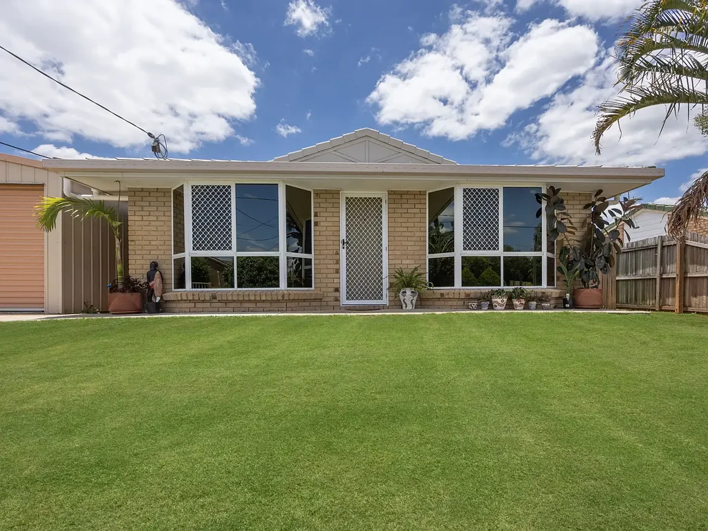 One Mile 4房 带大块土地和带电棚屋的绝佳首套房 Great First Home With Large Block and Powered Shed