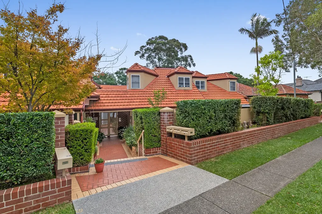 Concord West 3部屋 An Entertainer's Haven in a Desirable Locale - First time offered in 20 years!!