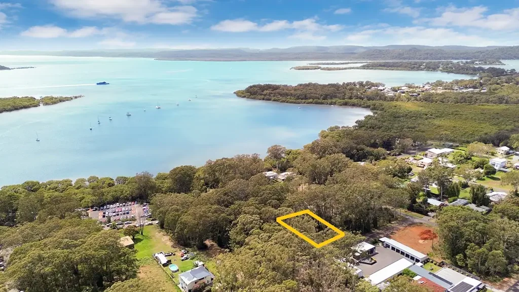 Russell Island Zoned SMBI Centre - Commercial