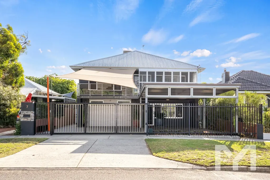 Beaconsfield 4Kwarto You're Invited To... Italian Mid Century Masterpiece