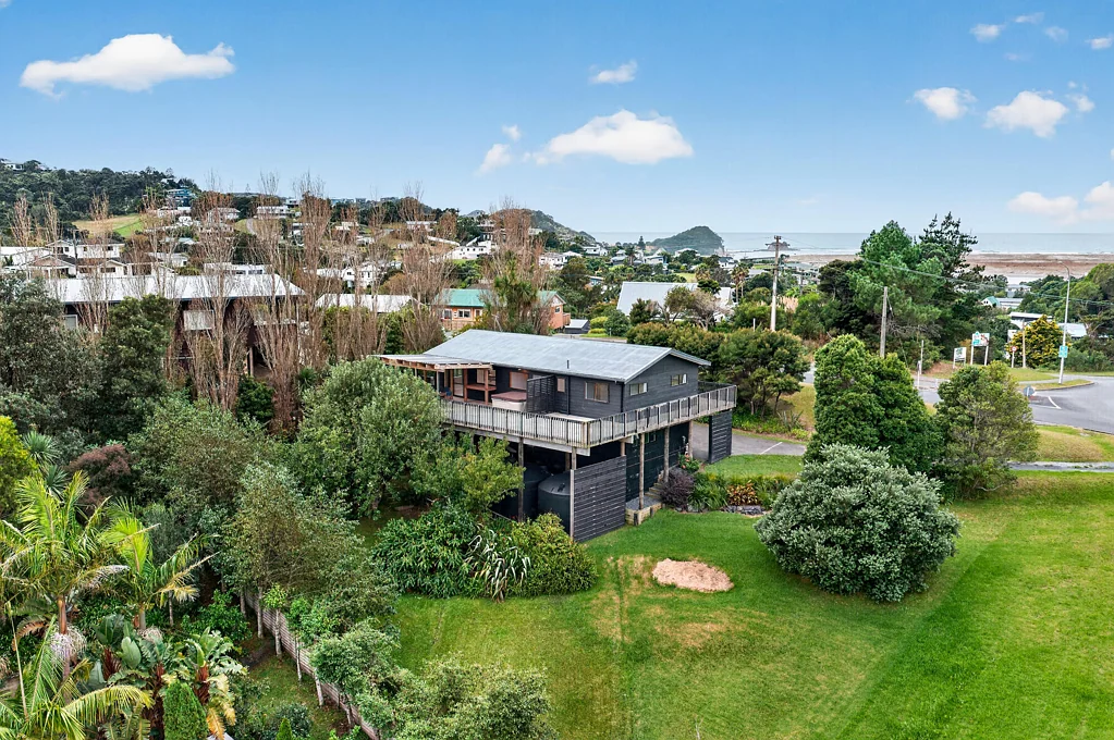 Mangawhai Heads 5房  Spacious retreat with stunning Brynderwyn views