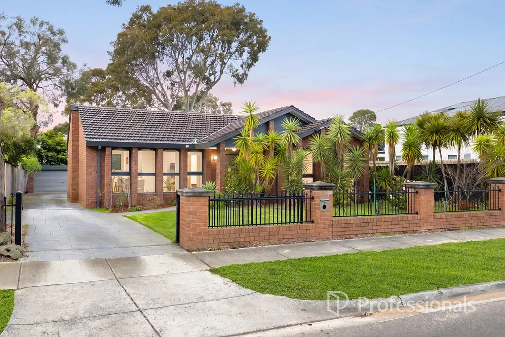 Glen Waverley 4房 Glen Waverley备受追捧地段的宁静家庭港湾 A Peaceful Family Haven in a Highly Sought-After Glen Waverley Location