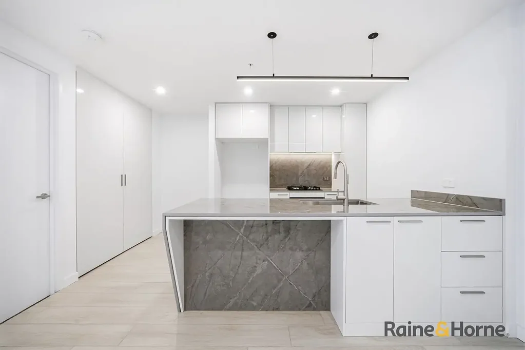 Brand New Luxury 2 Bedroom Apartment in the Heart of Epping