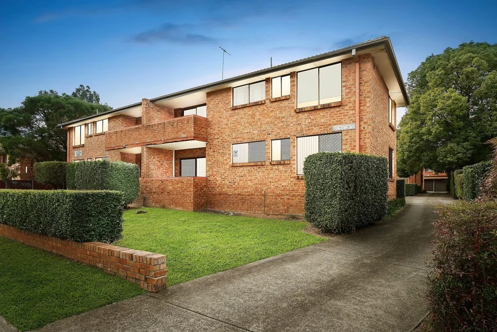 CONVENIENT & LOW MAINTENANCE 2 BEDROOM APARTMENT