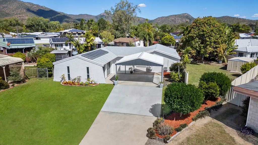 Annandale 4Kwarto ALLOTMENT 1189M2 - WONDERFUL HOME MAKEOVER - PRIVATE PRISTINE POOL - SOLAR.