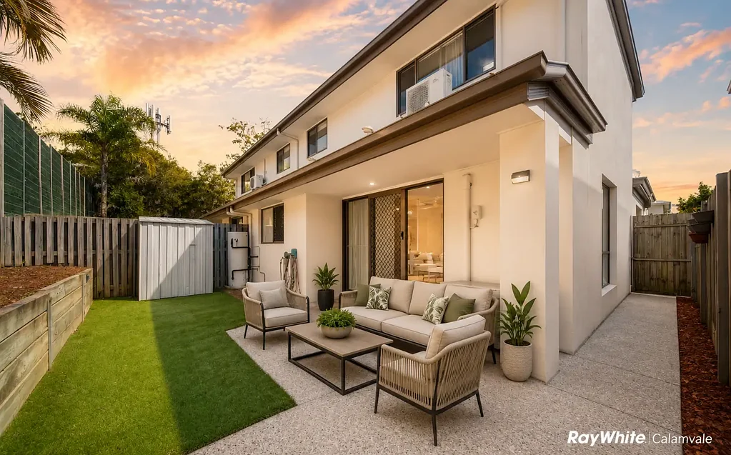 Calamvale 3ਬੈੱਡਰੂਮ Stretton State College Catchment, Spacious Townhouse with Double Garage, Timber Floors, Pool and BBQ Area