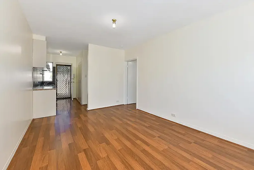 Rejuvenated Ground Floor Apartment!