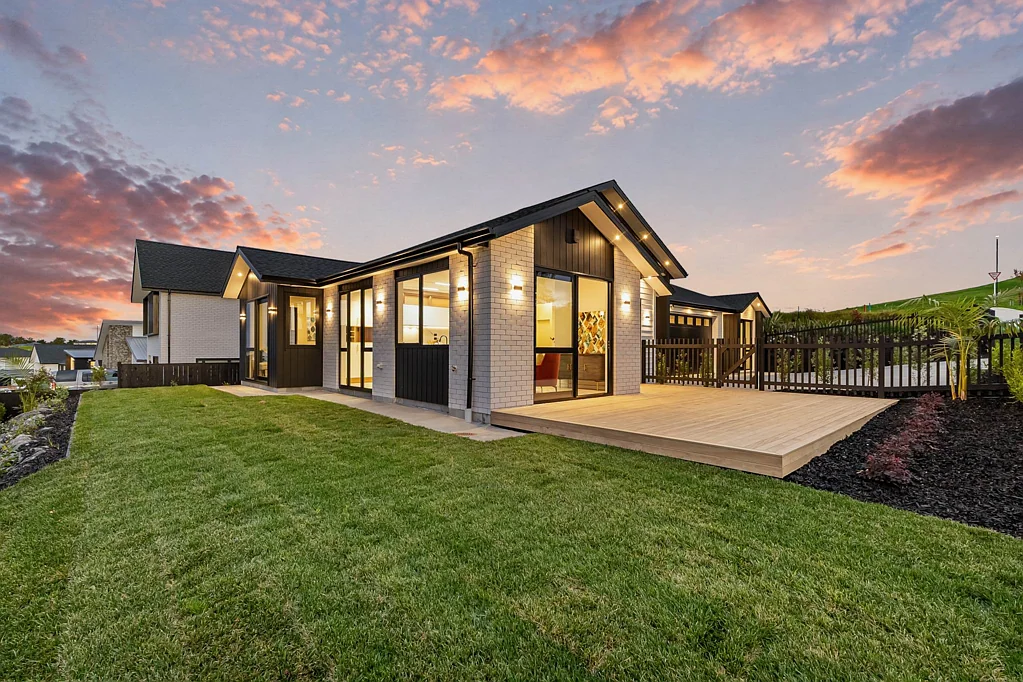 Millwater 5房  Multi-Generational Living with Two Entrances