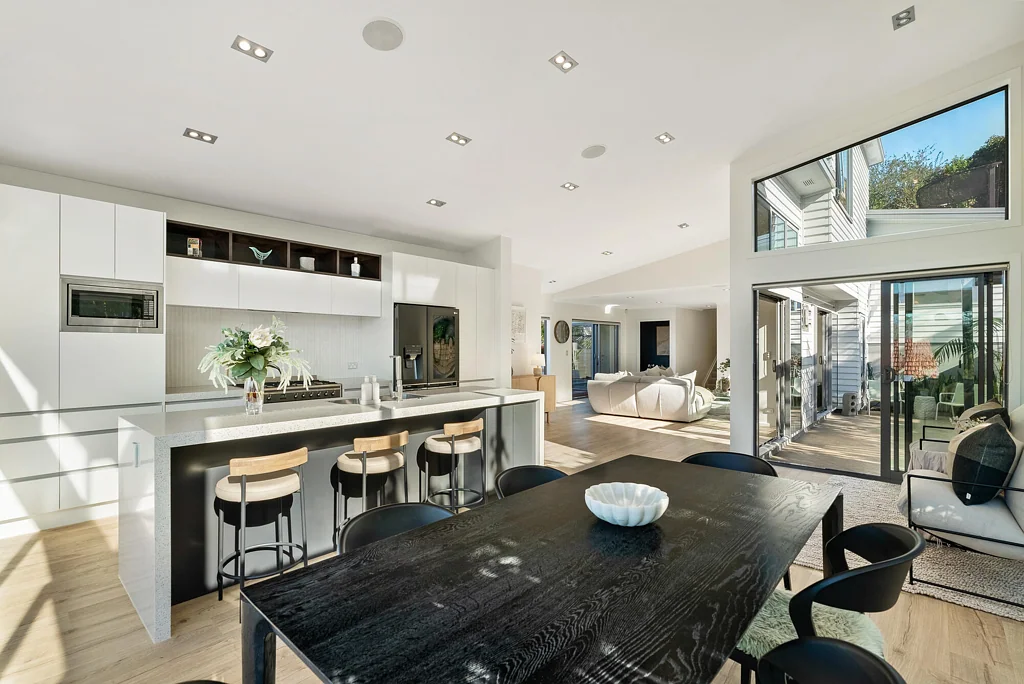 Orakei 4房  Freehold modern family living minus the upkeep