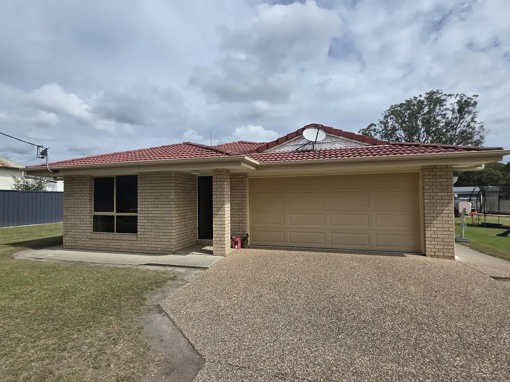 Dalveen 4 Bedroom SPACIOUS FAMILY LIVING IN DALVEEN