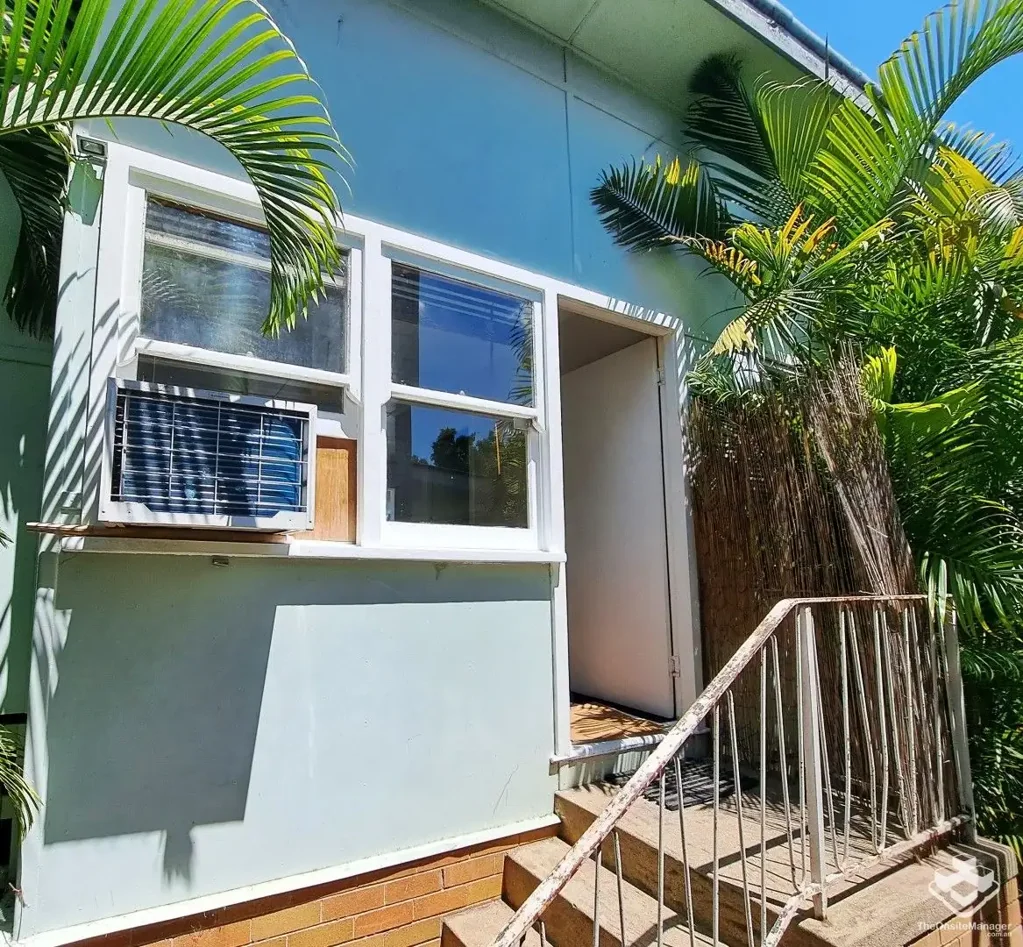 GREAT WEST END LOCATION NEAR BOUNDARY STREET SHOPS and RESTAURANTS - VIEW AT OPEN FOR INSPECTION