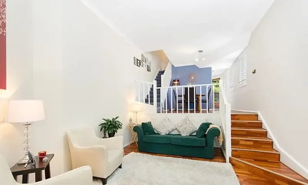 Two bedroom Townhouse - fabulous location.