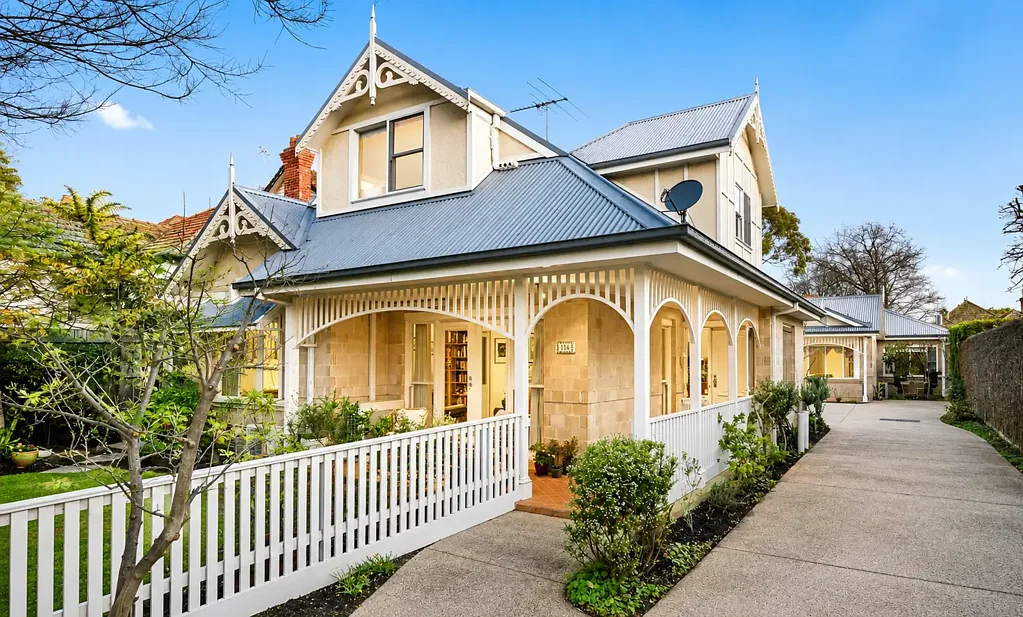 For Lease - 2 Bedroom Townhouse in Prime Hawthorn East Neighborhood
