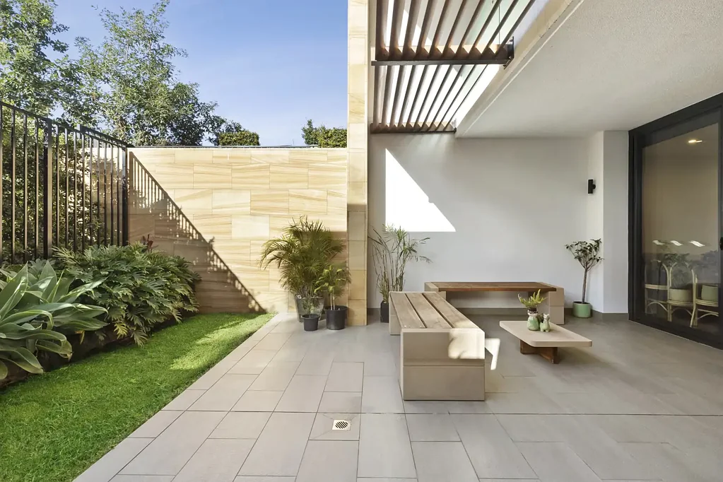 Miranda 1 Bedroom Private Courtyard Living in the Heart of Miranda