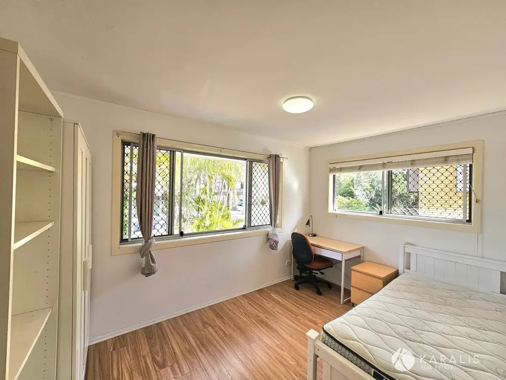Private Lockable Room  - Short Walk to Westfield Chermside