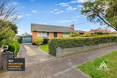 Bayswater 2 Slaapkamer FIRST TIME OFFERED IN OVER 50 YEARS – RENOVATE, DEVELOP OR ENJOY