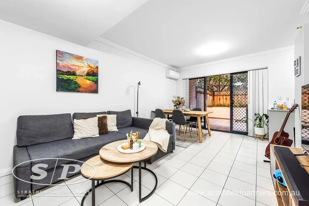 Homebush West 2 Bedroom Spacious Split-Level Apartment with Entertainers Courtyard
