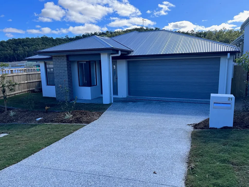 BEAUTIFUL SPRING MOUNTAIN 4 BEDROOM 2 BATHROOM HOME