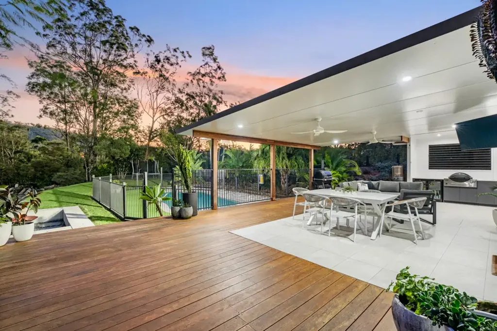 Worongary 5房  Acreage Sanctuary with Pool, Shed & Exceptional Flexibility - Will Be Sold On Or Before 30 June!