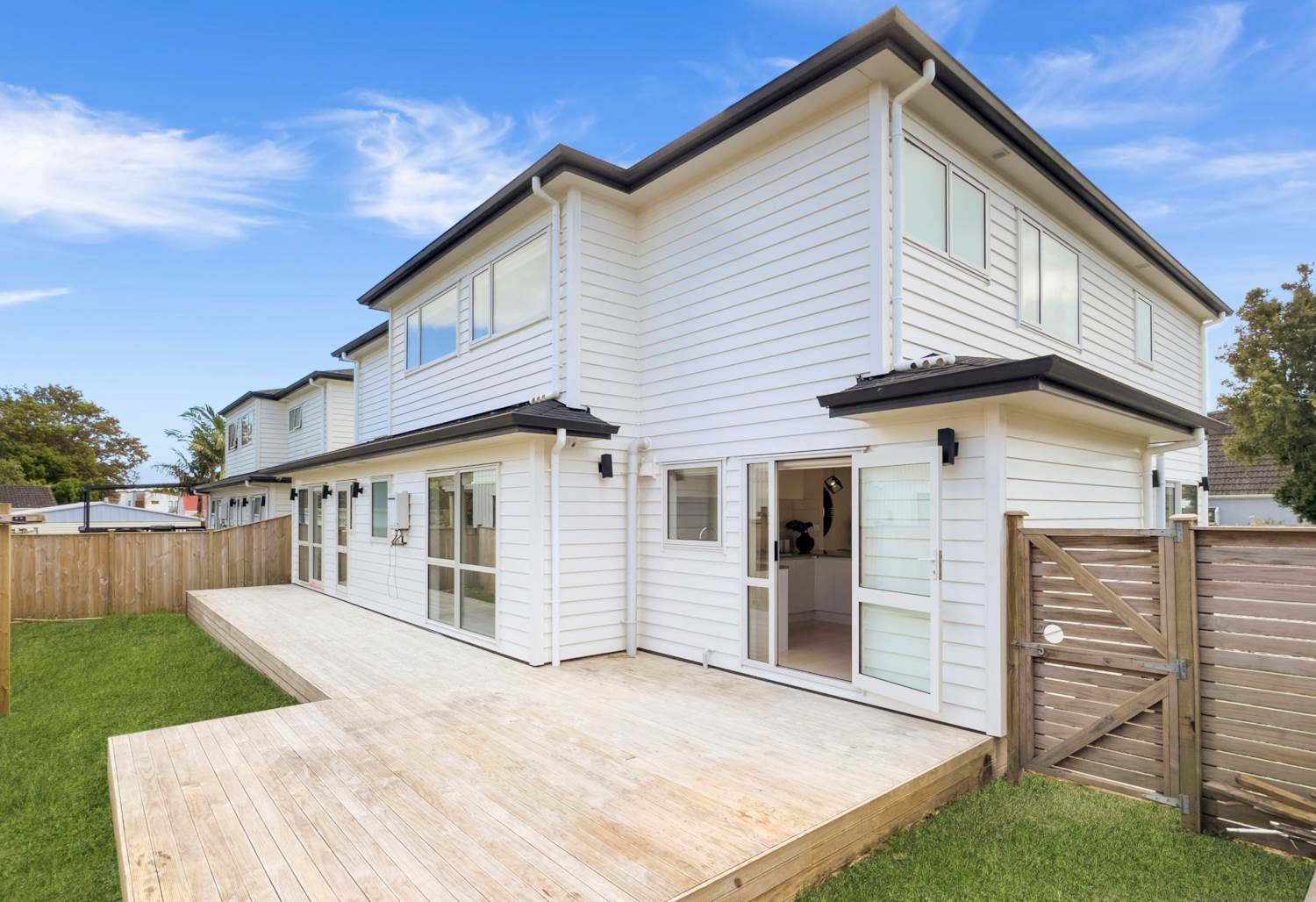 329 Bucklands Beach Road, Bucklands Beach, Auckland - Manukau, 6 Kuwarto, 1 Banyo, Townhouse