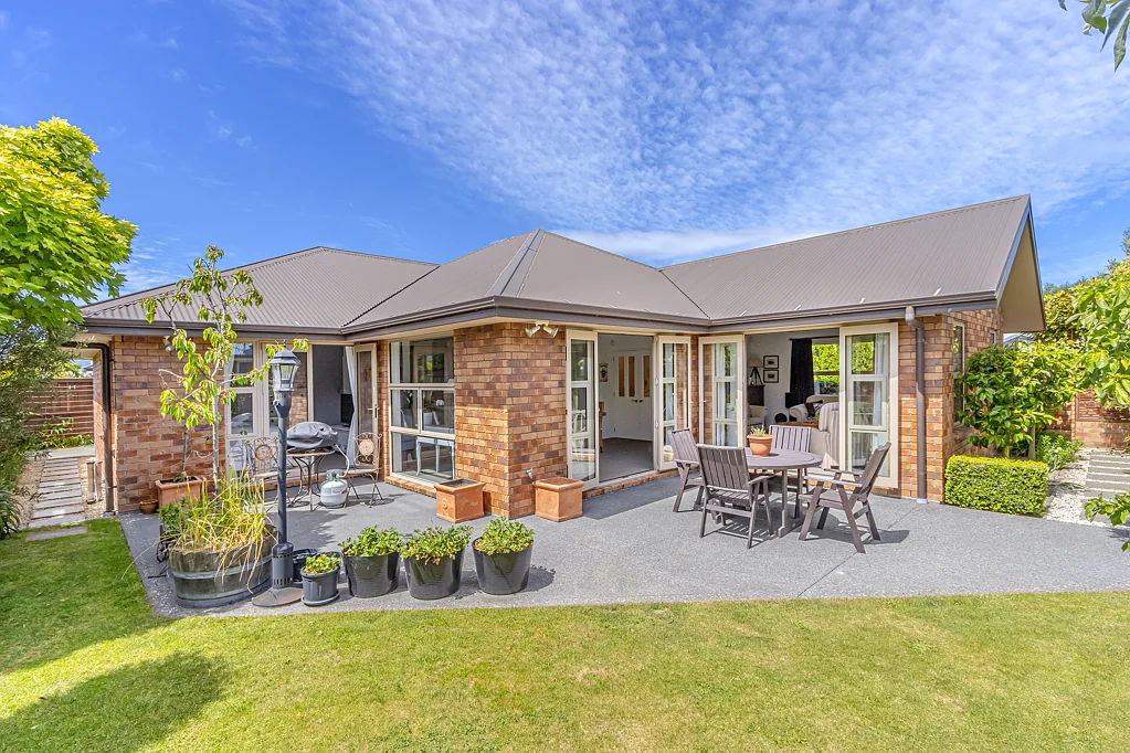 Aidanfield 4कमरा Tucked Away for Total Tranquillity