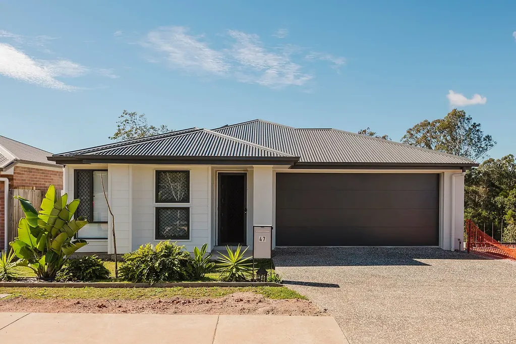 Morayfield 4房 宽敞后院471m2 现代厨房影音室 主卧套间露台美景 太阳能系统 Low Maintenance Living in the Heart of Morayfield