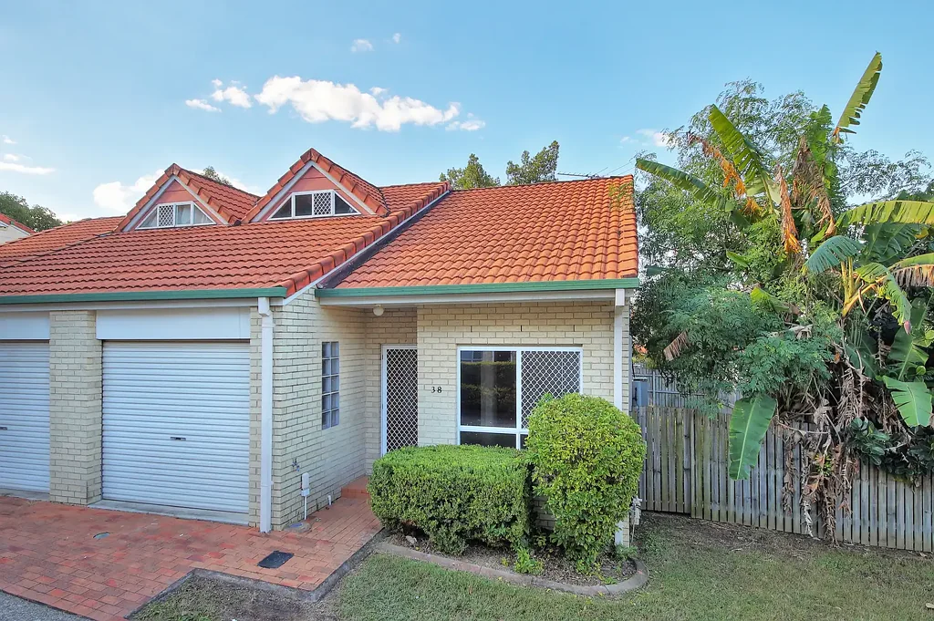 Great Townhouse in a Secure Complex!