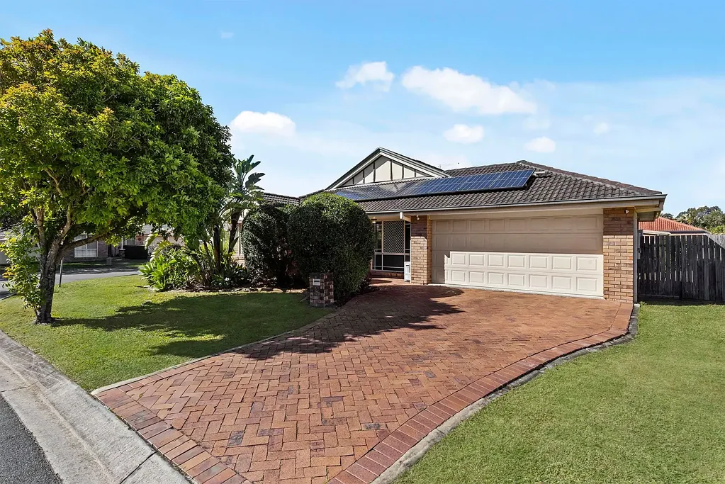 Carseldine 3 Bedroom Lowset Home in Heart of Carseldine