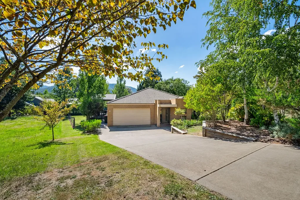 Bright 4 Bedroom Spacious Family Living Just Steps from Town