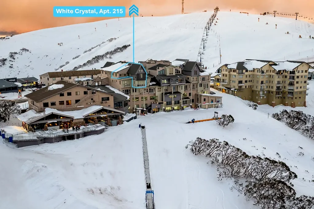 Harrietville 3 Bedroom Large Ski-In/Ski-Out 3-Bedroom Duplex with Panoramic Alpine Views