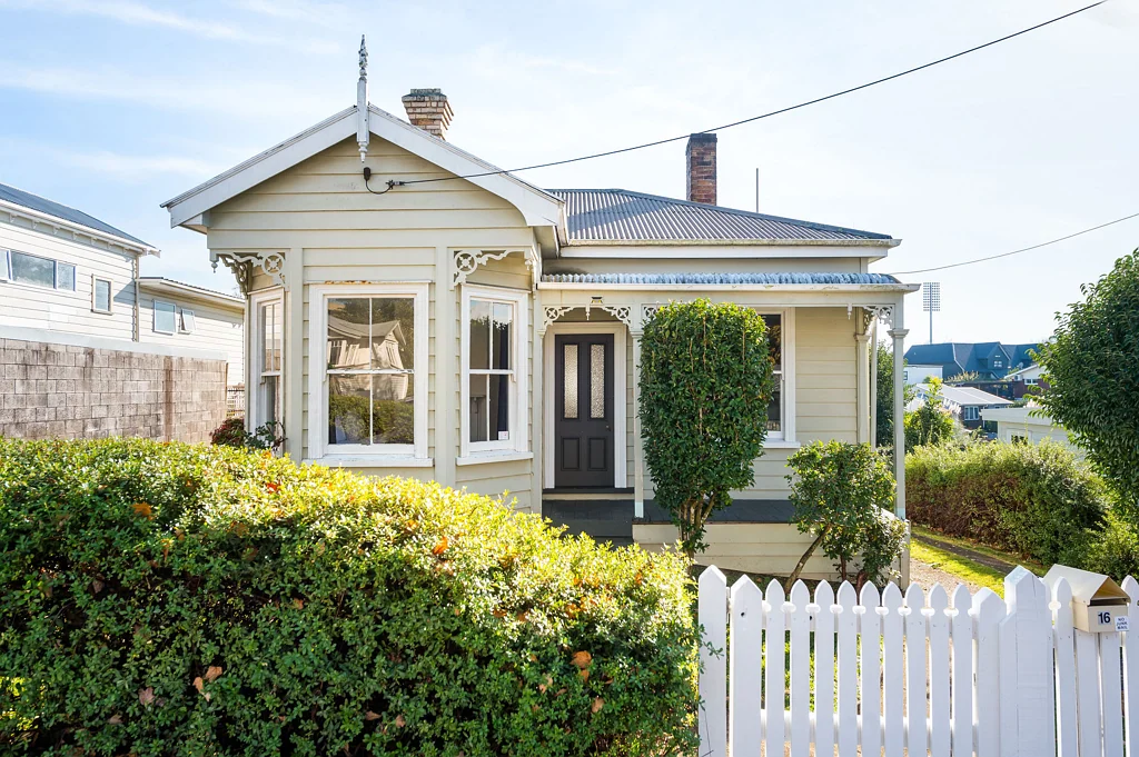 Frankton 4房  Villa + Consented Development Opportunity