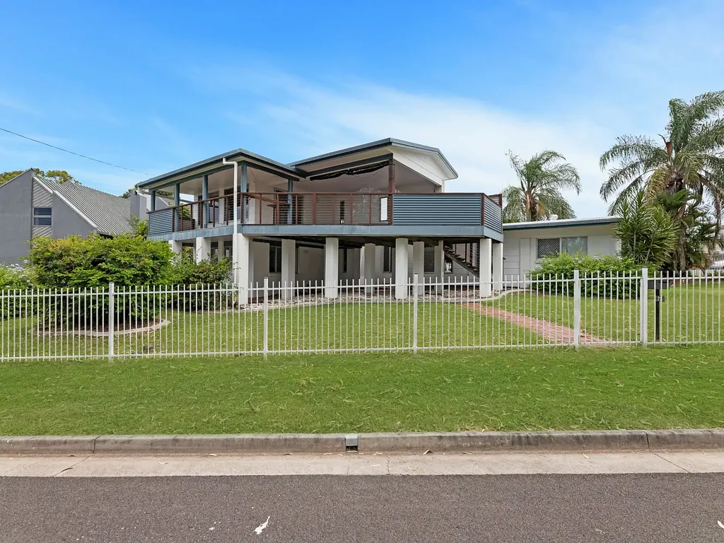 72 Esplanade, Point Vernon, QLD 4655