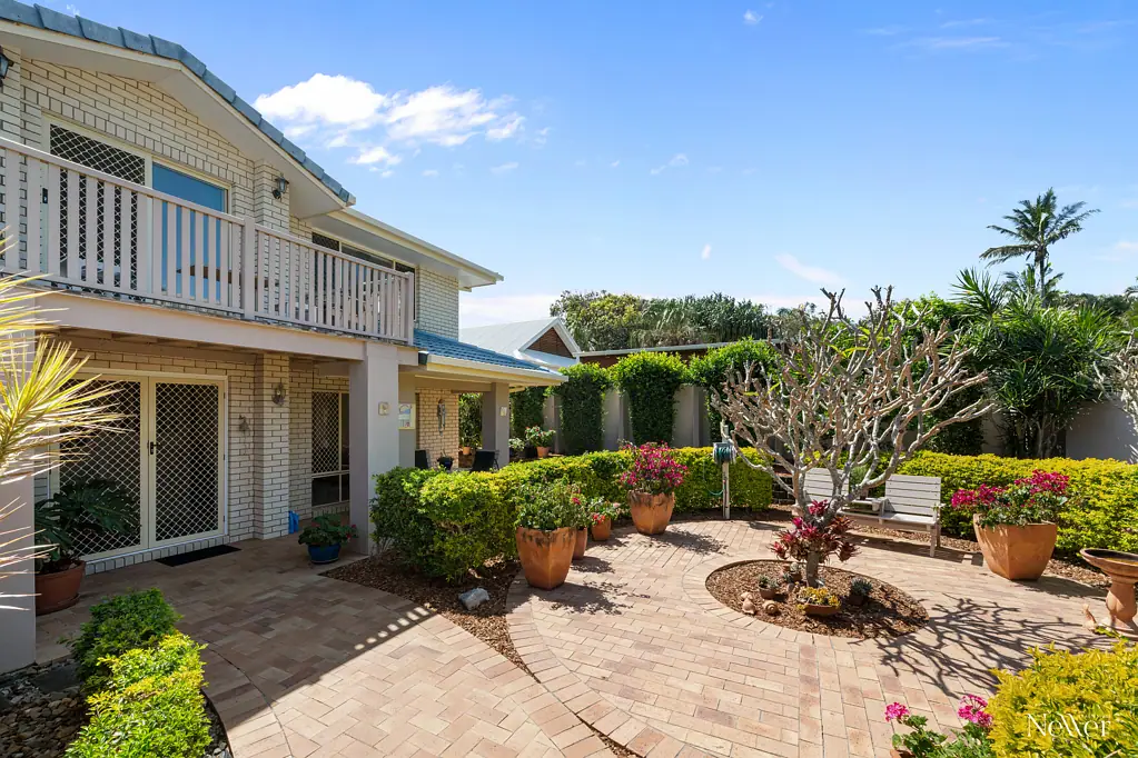 5 Daybreak Court, Castaways Beach, QLD 4567