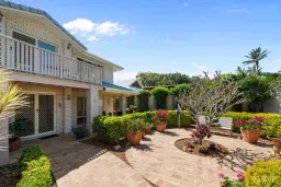 5 Daybreak Court, Castaways Beach