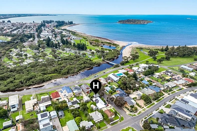 Victor Harbor 3ਬੈੱਡਰੂਮ Renovate, Redevelop or Invest – Prime 693m² Opportunity
