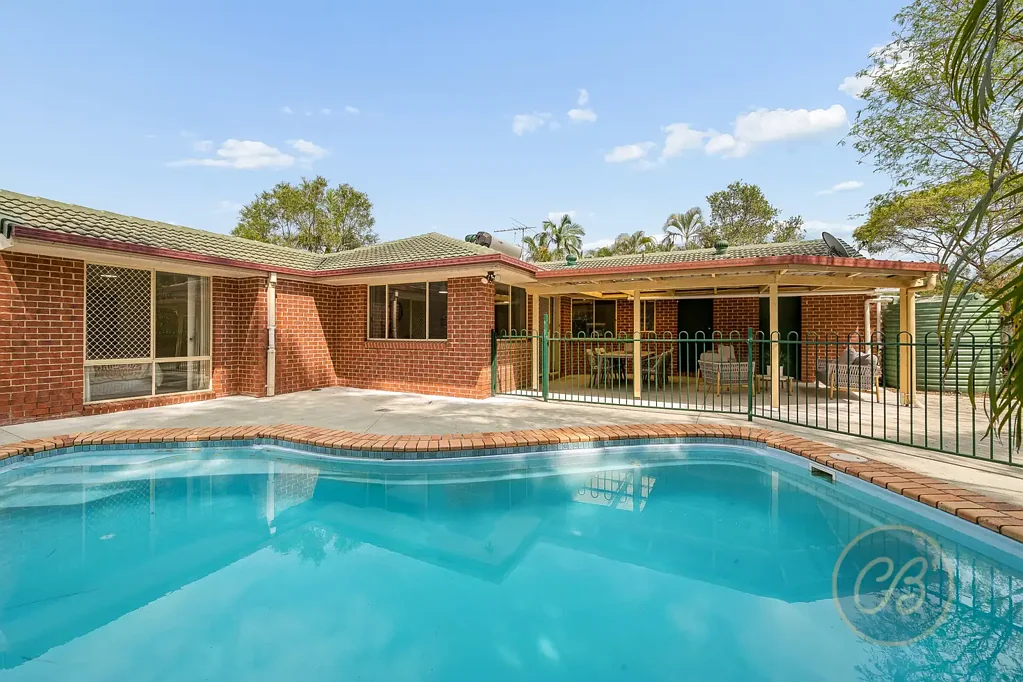 Albany Creek 4Kwarto Spacious Family Home with Pool, Multiple Living Areas & Outdoor Entertaining