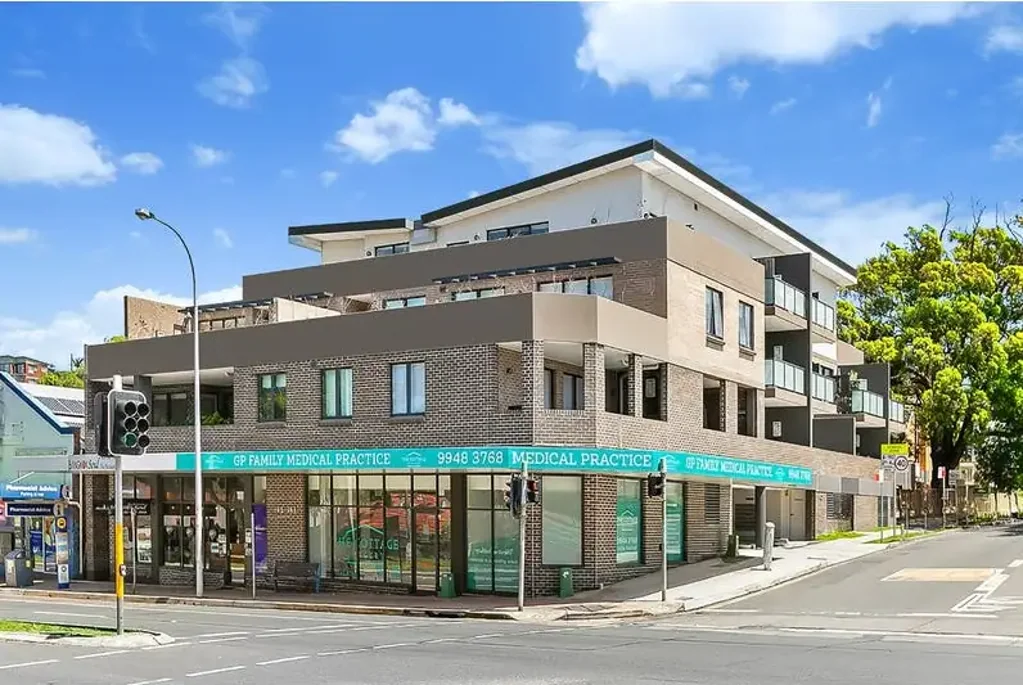 Penthouse style Apartment, 195sqm, Expansive Wrap-Around Balcony, High Ceilings, North-East Aspect & Panoramic District Views