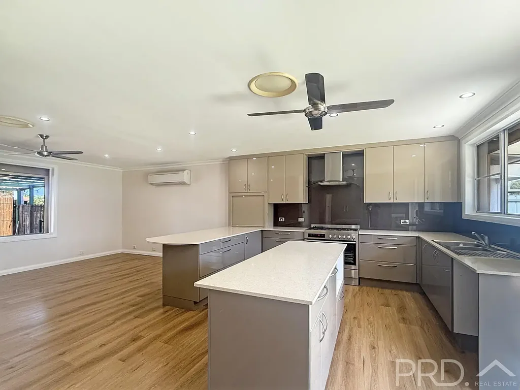 7 Hartog Crescent, Dampier, WA 6713