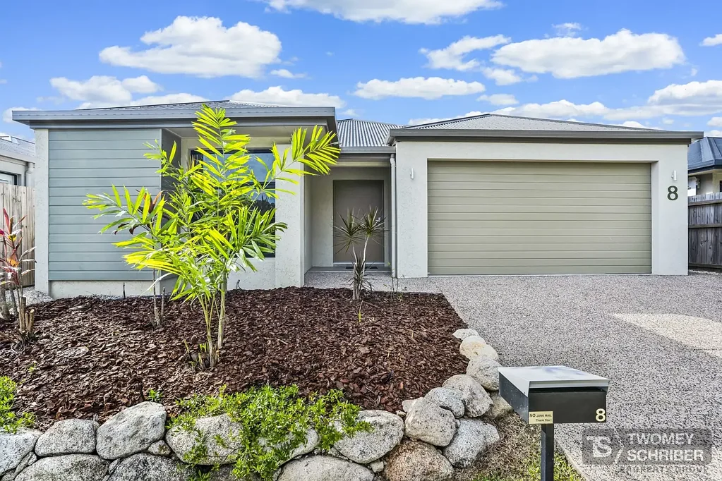 Cut Energy Bills - Immaculate Solar-Powered Home with private Backyard