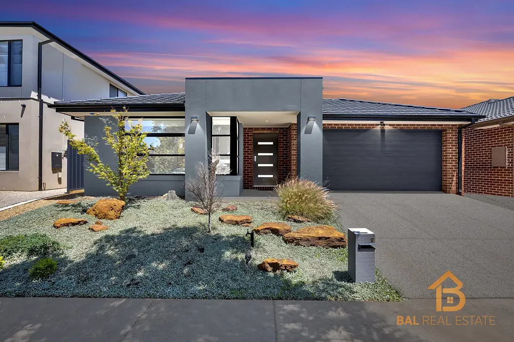 Weir Views 4Kwarto Bright, Breezy & Beautiful - East-Facing Living at Its Best on a 448sqm Block!