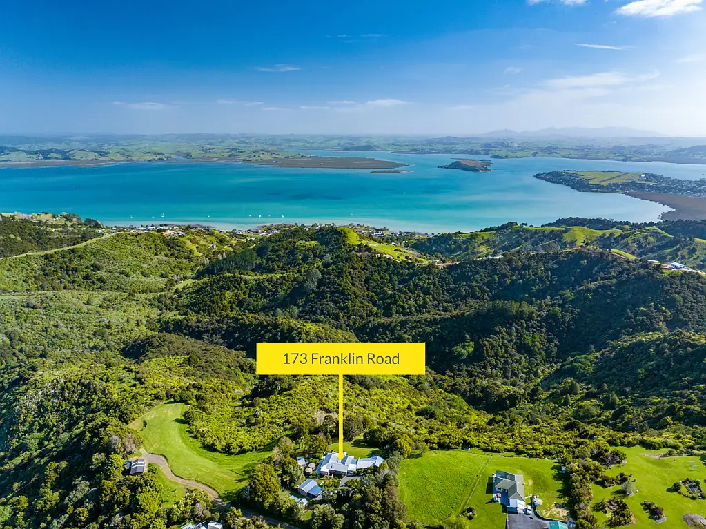 Parua Bay 5ਬੈੱਡਰੂਮ Elevated Oasis with Breathtaking Sea Views