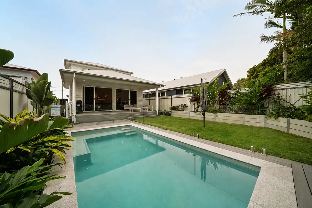 Margate 4 Bedroom Sophisticated Hamptons-Inspired Coastal Living in the Heart of Margate!