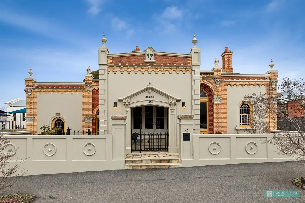 Eaglehawk 5Kwarto Reimagined former Masonic Lodge with position and possibilities