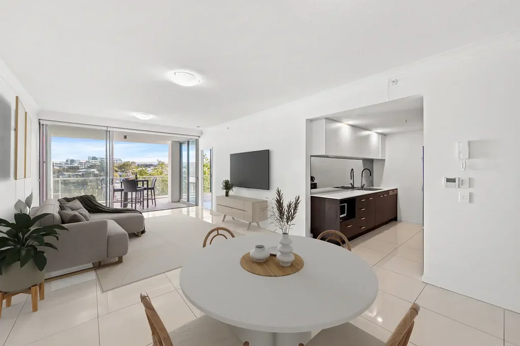 Biggera Waters 3 Bedroom Spacious Resort-Style Apartment in Prime Biggera Waters - Walk to Harbour Town