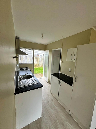 Recently Renovated Cosy Two Bedroom Unit in Ma...