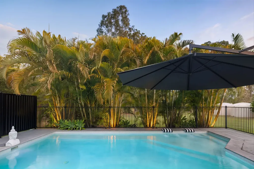 Barellan Point 5ਬੈੱਡਰੂਮ Private 7,284m² Retreat with Dual Road Frontage, Pool, Large Shed & Future Upside