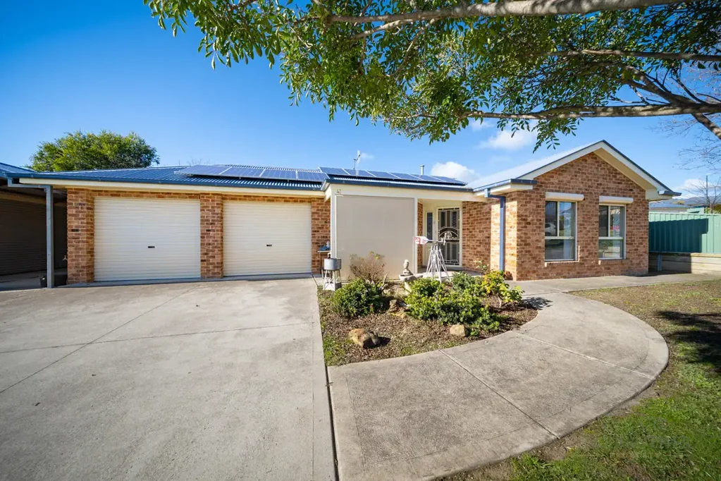 Kelso 4Phòng ngủ Exceptional Family Home with Outstanding Features in Peaceful Kelso Location