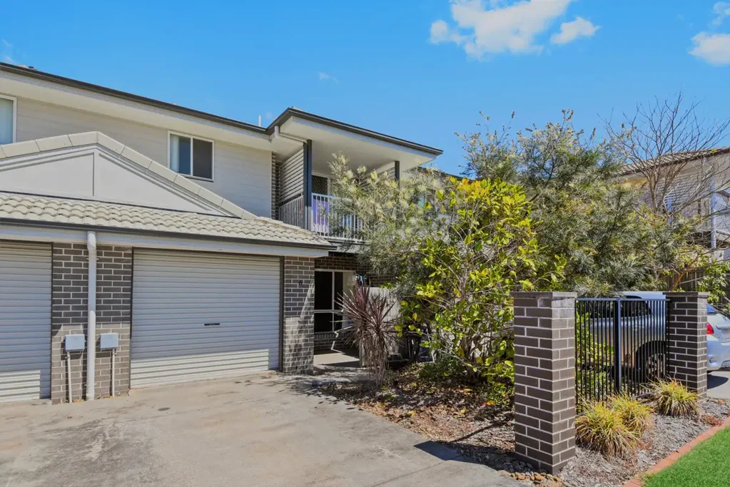 Modern Townhouse In Prime Location!