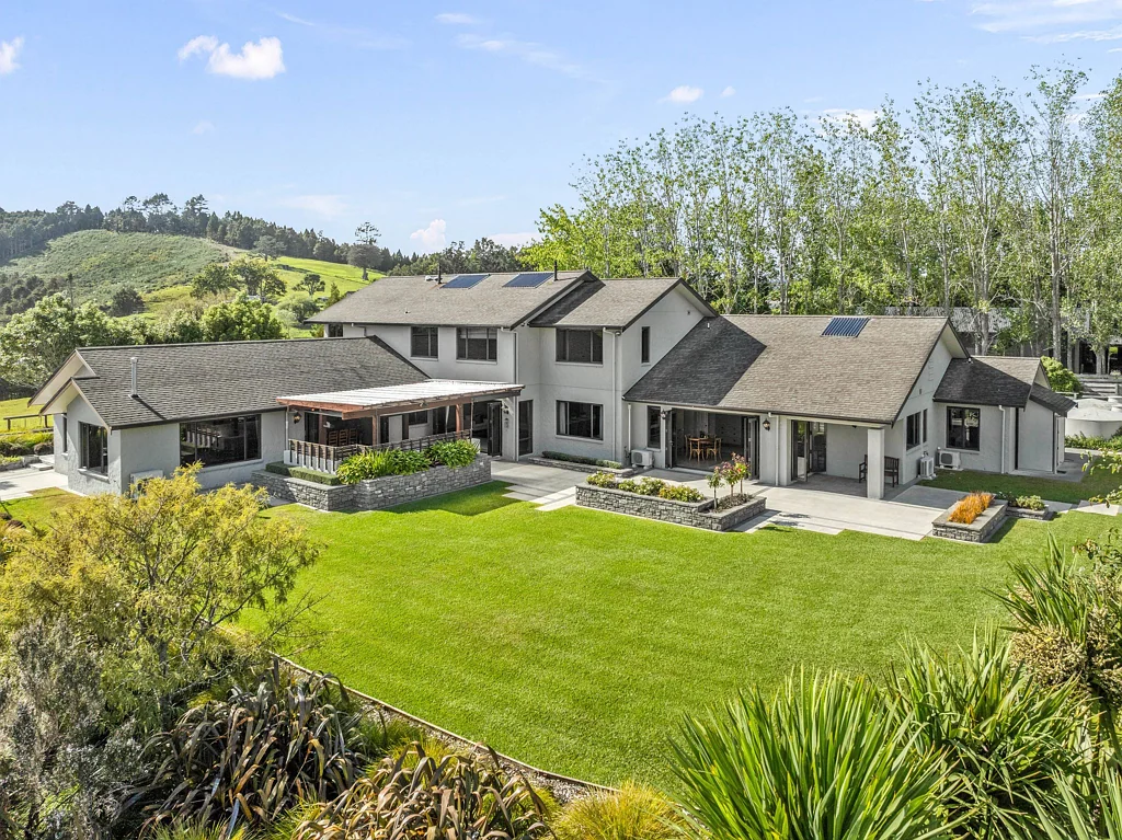 Whareora 7 Bedroom XL Brick & Plaster Family Home with B&B Potential
