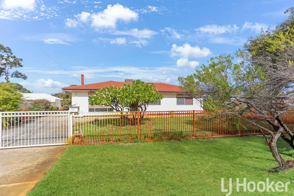 Comfortable Coastal Living Close to the Estuary